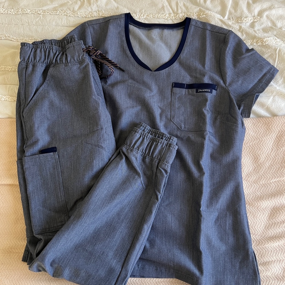 Jaanuu Blue-Gray Scrub Set